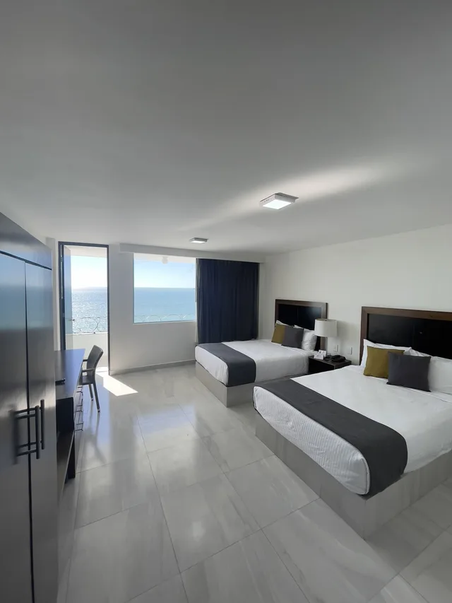 غرفة رباعية بسريرين مزدوجين، HOTEL HACIENDA MAZATLAN 6/10