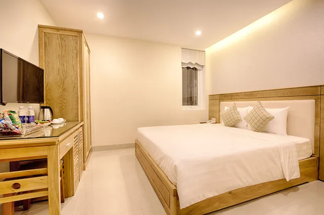 Room, Queen Bed, No Window, Sea Castle Hotel 3/6