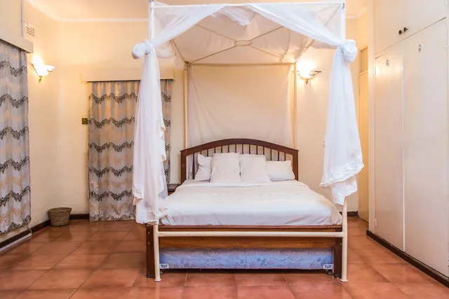 Superior, 1 Double and 1 Single Bed, Annies Lodge Lilongwe Area 10 1/2