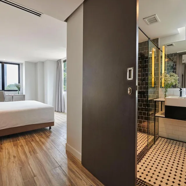 Plus, Superior, King Bed، J-Hotel By Dorsett 5/10