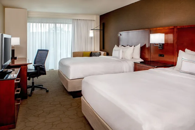 غرفة بسريرين مزدوجين، Delta Hotels by Marriott Chesapeake Norfolk 1/5