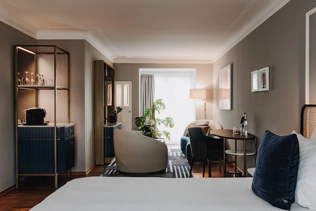 Junior Suite, King Bed, AMERON Zurich Bellerive Au Lac 3/6