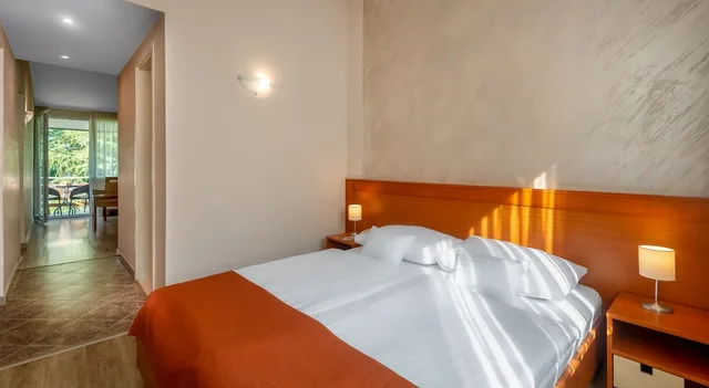 غرفة ثلاثية بسرير مزدوج مع أريكة، Hunguest Hotel Sun Resort 3/6
