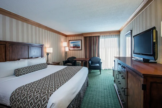 غرفة قياسية بسرير كينج، Crowne Plaza Lake Placid 2/3