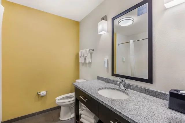 غرفة قياسية بسريرين كوين، Sleep Inn & Suites Devils Lake, ND 10/10