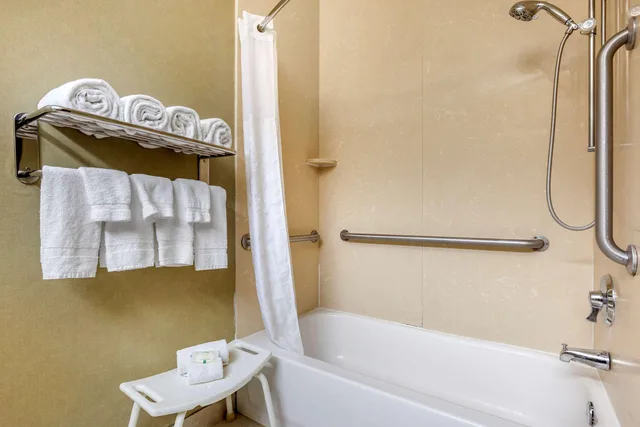 غرفة بسريرين كوين، Quality Inn Suites Durant 4/4