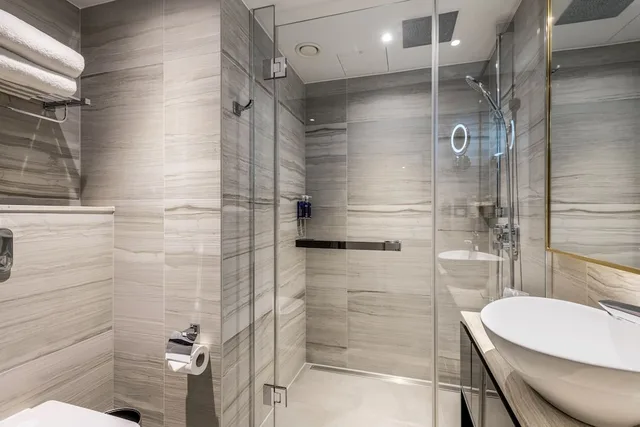 Botolph, Deluxe, King Bed, Leonardo Hotel London Aldgate - Formerly Hotel Saint 4/5