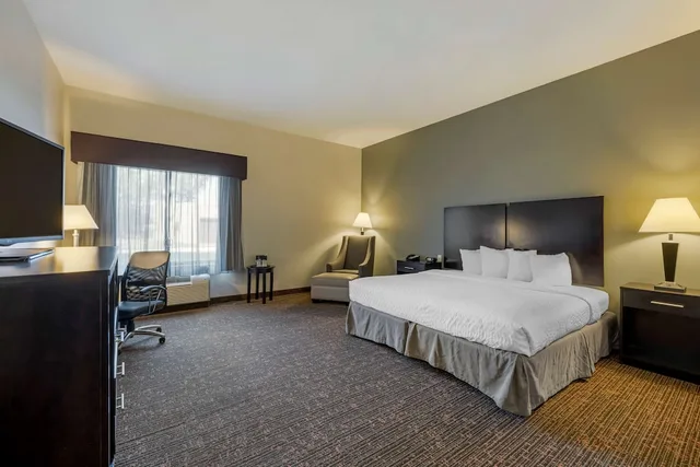 غرفة قياسية بسرير كينج لذوي الإعاقة، Best Western Plus Omaha Airport Inn 2/8