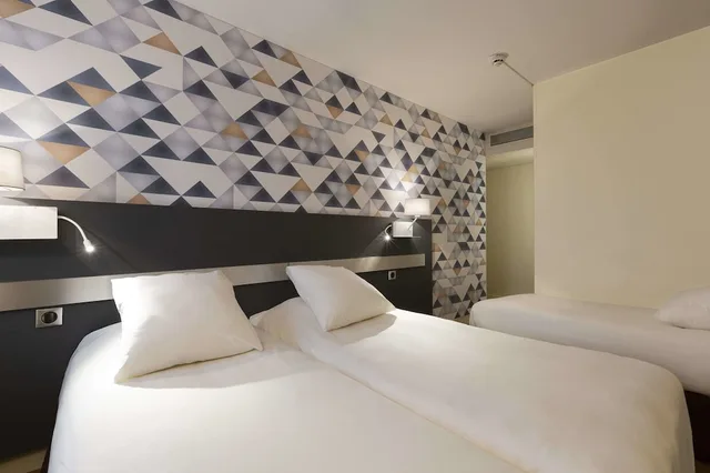 غرفة قياسية بثلاثة أسرّة، Comfort Hotel Paris Porte d Ivry 1/10