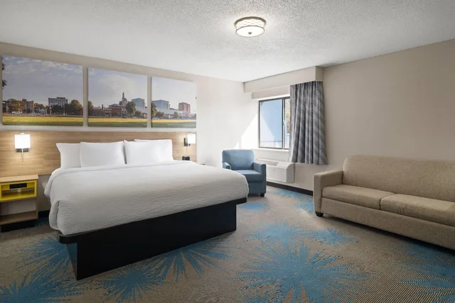 جناح بسرير كينج، Days Inn by Wyndham Davenport 3/7
