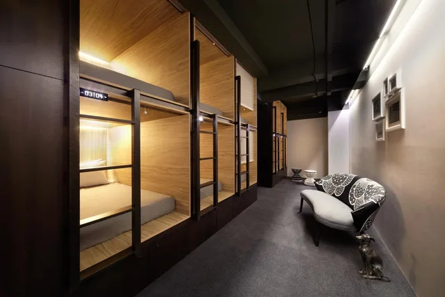 Female Dorm, Pod, Queen Bed، The Pod At Beach Road 3/6