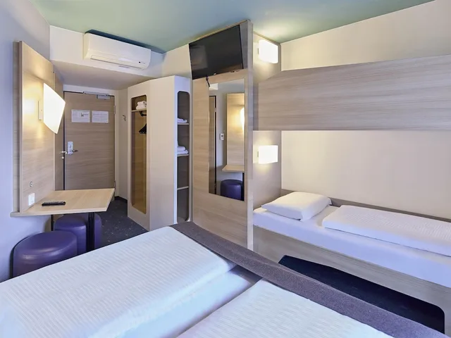 غرفة عائلية بسرير بطابقين وسرير كوين، B&B Hotel Dortmund-City 4/9