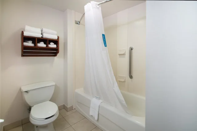 جناح بسرير كينج، Hampton Inn Linden 3/5