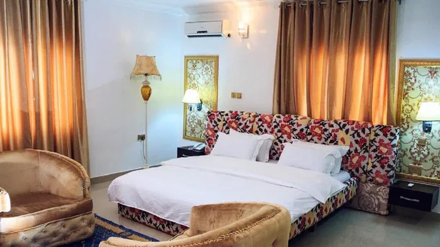 غرفة سوبيريور بسرير كوين، Duchess Hotel And Spa 3/4