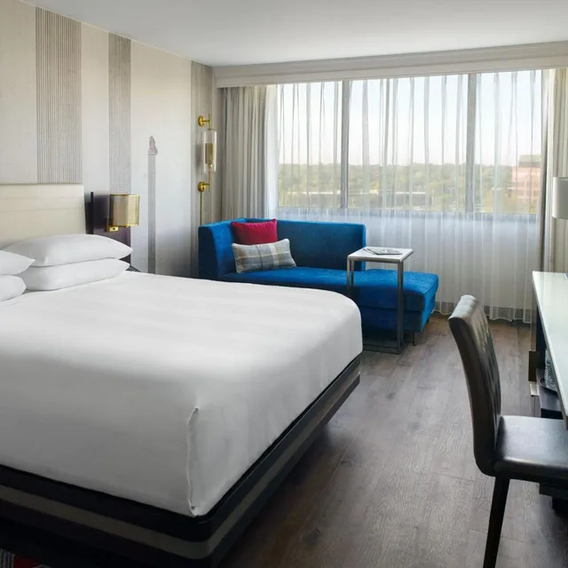 Guest Room, 1 King or 2 Double Beds, High Floor, Concierge Level، Marriott Kansas City Overland Park 1/4
