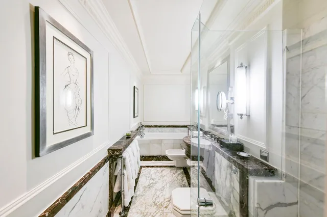 2 Bedrooms, Family, 1 King and 2 Queen Beds, The Savoy Hotel 5/5