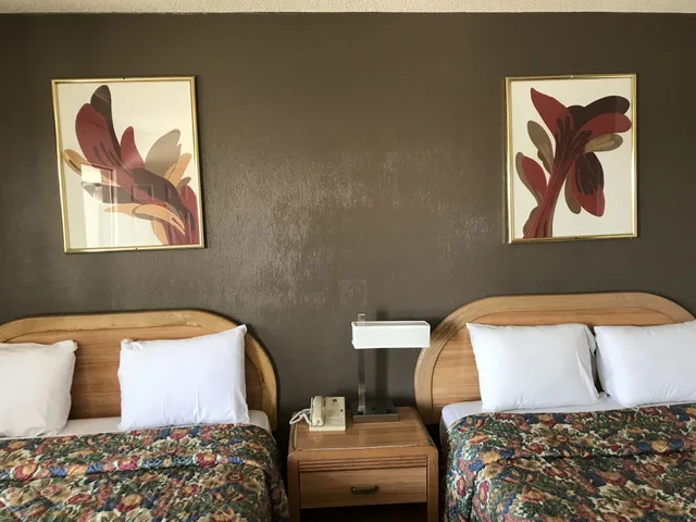غرفة اقتصادية ثلاثية بسريرين مزدوجين، ECONOMY INN BARSTOW 3/9