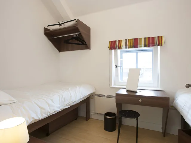 Town House, Apartment, 1 Double and 4 Single Beds, The Pyjama Factory 2/7
