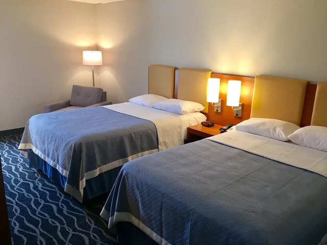 غرفة بسريرين مزدوجين لذوي الإعاقة، Days Inn & Suites By Wyndham Cincinnati North 4/5