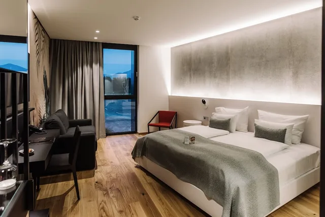 جناح استوديو فاخر بسرير كينج مع أريكة، Hotel A 1/4