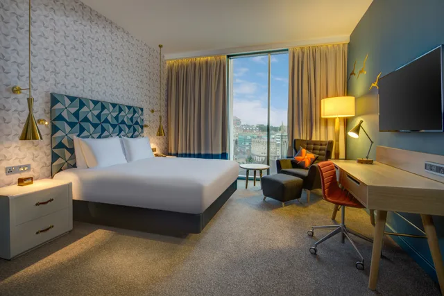 Guest Room, King Bed, Hilton Bournemouth 6/20