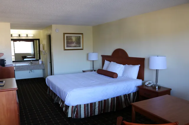غرفة قياسية بسرير كينج بشرفة، Best Western Milton Inn 6/9