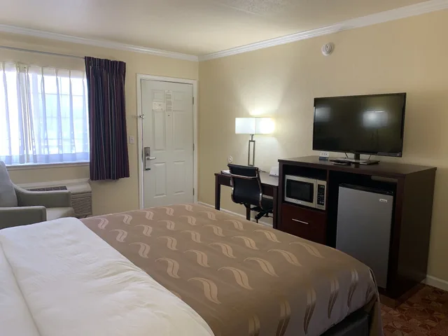 غرفة بسرير كينج لذوي الإعاقة، Quality Inn Ukiah, CA 8/10