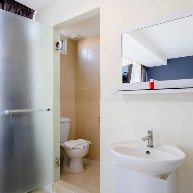 Superior, Double Bed, Solo Express Sukhumvit 81 9/10