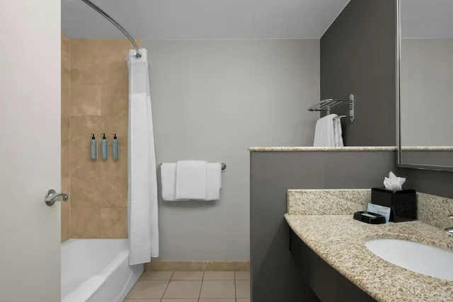 Room, Multiple Beds, Accessible, Courtyard Pittsburgh Airport Settlers Ridge 3/4