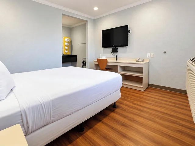 غرفة قياسية بسرير مزدوج، Motel6 Rowland Heights, CA - Los Angeles - Pomona 3/10