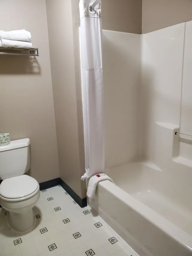 Family Suite, 2 Bunk Beds, Sofa, Super 8 By Wyndham Belgrade/Bozeman Airport 6/6