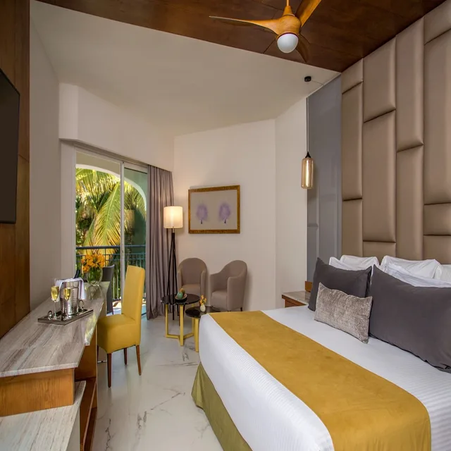 Preferred Club, Junior Suite, King Bed, Tropical View, Secrets Royal Beach Punta Cana - Adults Only 2/3