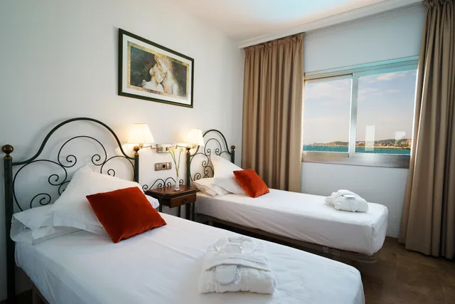 غرفة بسرير مزدوج أو سريرين منفصلين بإطلالة على البحر، Port Sitges Resort Hotel 1/1