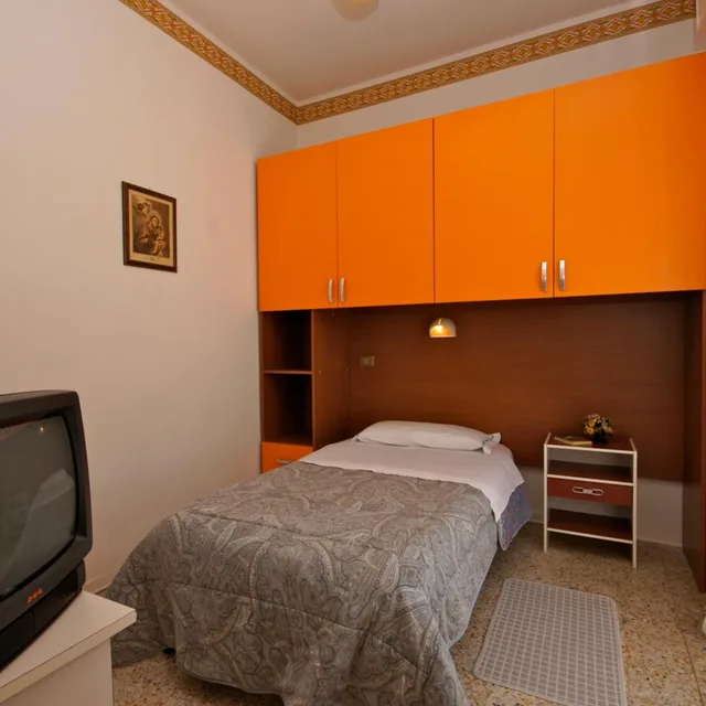 غرفة مفردة، Victory Hotel 1/8