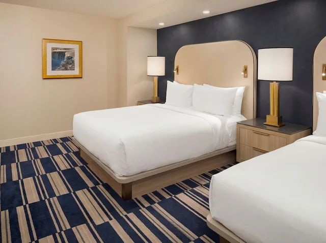 Premium, Suite, 6 Beds, Falls View, 2 Bathrooms, Embassy Suites By Hilton Niagara Falls Fallsview 3/5