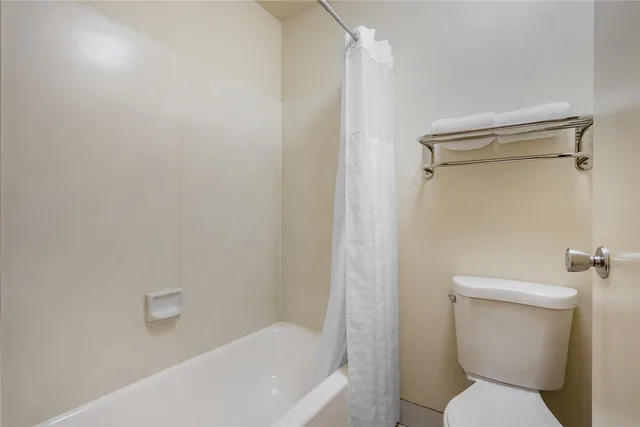 غرفة بسرير كينج، Best Western Plus Inn Of Hayward 7/8