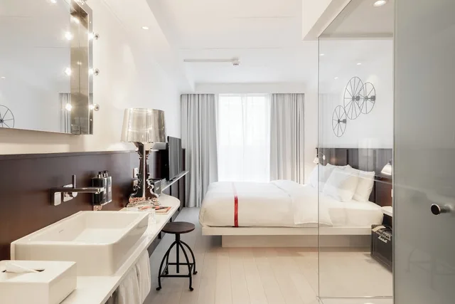غرفة مريحة بسرير كوين، Ruby Lucy Hotel London 3/3