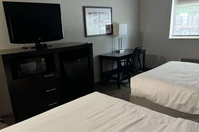 Room, 2 Queen Beds, Accessible, Comfort Inn Huntington Near University Area 2/2