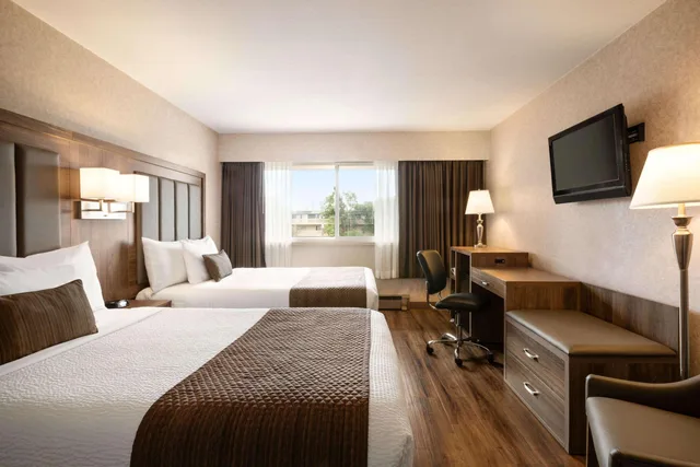 Efficiency, 2 Double Beds, Harbour View، Days Inn by Wyndham Victoria On The Harbour 1/2