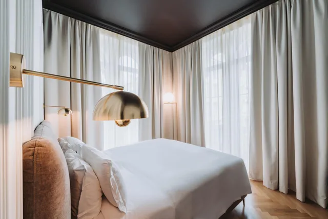 غرفة ديلوكس بسرير كوين، Continentale Hotel 2/3