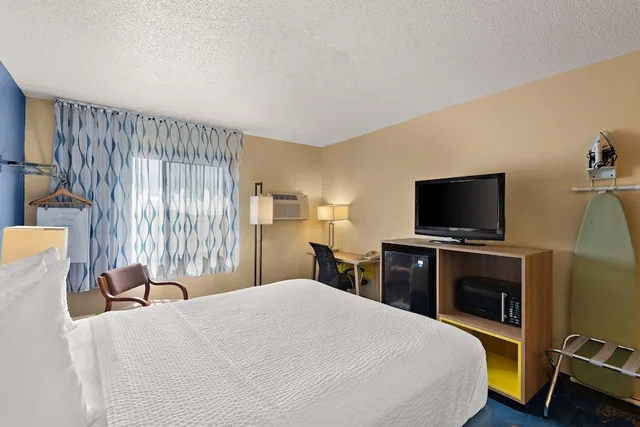 غرفة بسرير كوين، Days Inn by Wyndham Newton - LA 2/6