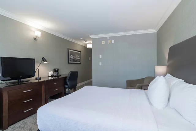 غرفة بسرير كوين لذوي الإعاقة، Sandman Hotel Saskatoon 1/10