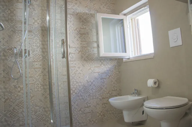 غرفة كومفورت رباعية بسرير مزدوج وسرير بطابقين بشرفة، B&B Radici 3/4