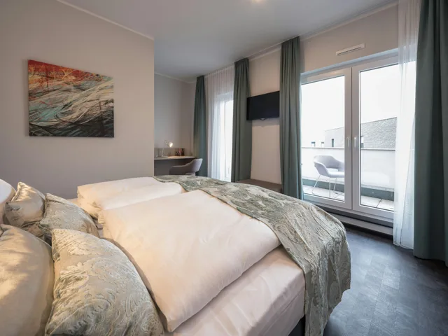 2 Bedrooms, Capsule, 1 Double and 1 Single Bed, RS-Hotel and Apartment Bruehl 1/3