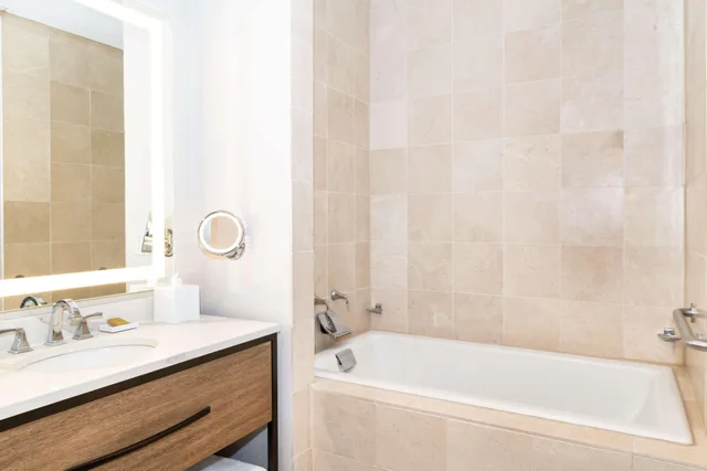 جناح رئاسي بسرير كينج وسرير كوين، Hilton Columbus Polaris 2/4