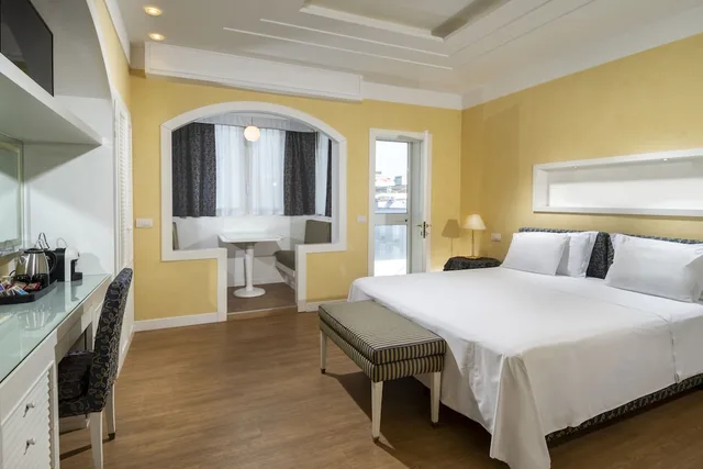 جناح جونيور بسرير كوين، Hotel Estense 5/8