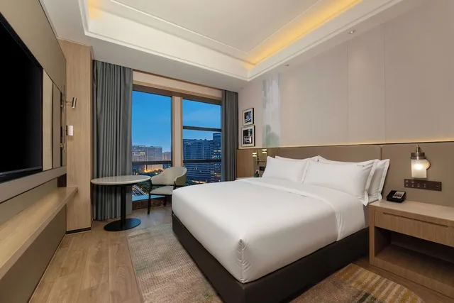 غرفة قياسية بسرير كينج، Holiday Inn Jiaxing Nanhu by IHG 1/4