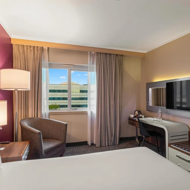 Standard, Queen Bed, Smoking, Garden Court Sandton City 3/10