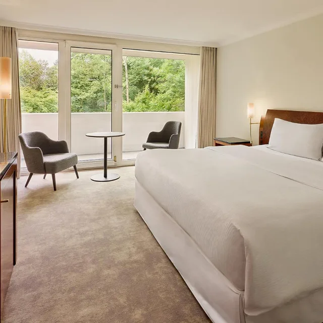 Urban, Garden, King Bed, Balcony، The Westin Grand Munich 1/2