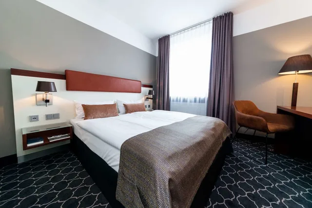 Standard, Queen Bed, Hotel Kaiserhof 6/10